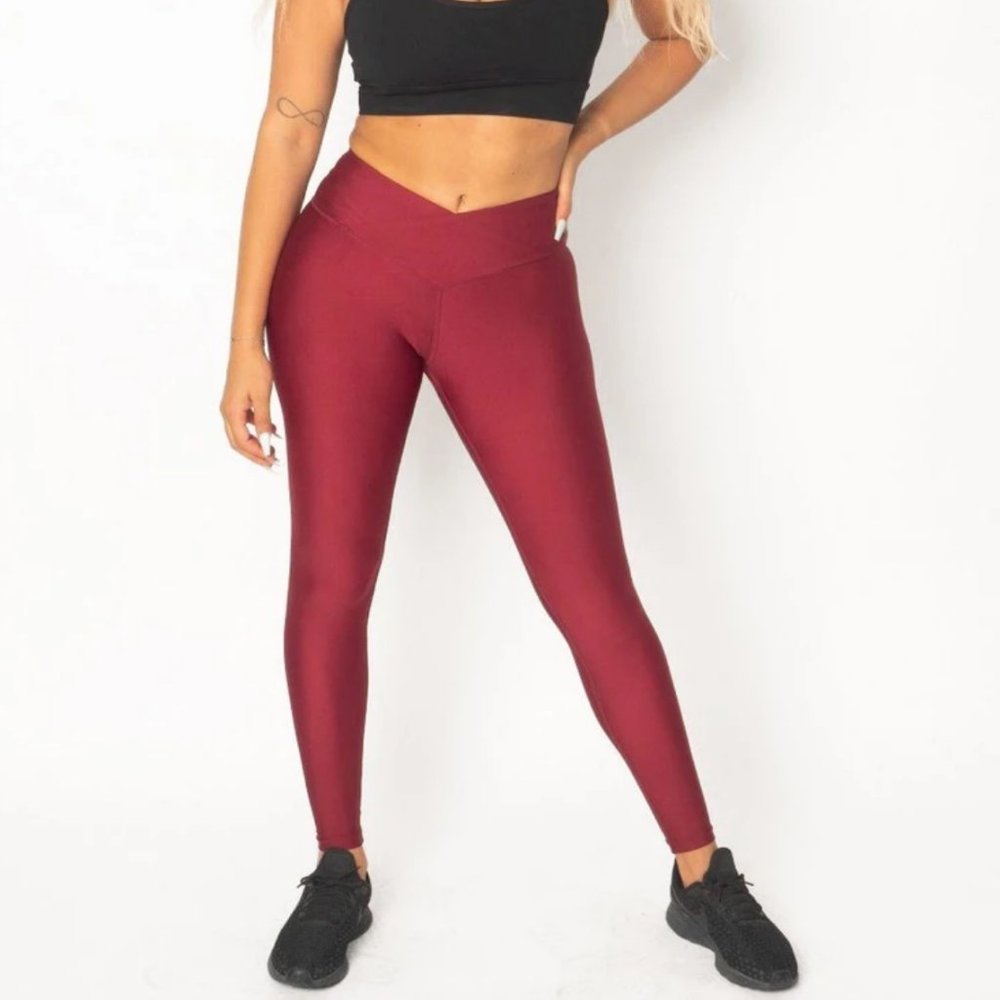 Obsession Scrunch Pocket leggings in Cranberry